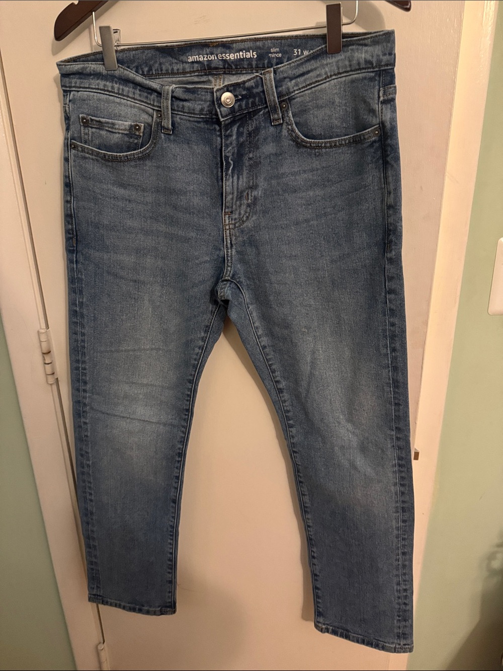 Amazon Essentials Men Slim Straight-Leg Light Blue Jeans